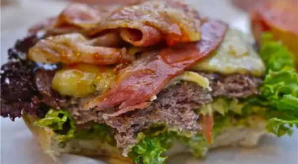 皇后镇Facebook上最受欢迎的餐厅 Fergburger汉堡很有名