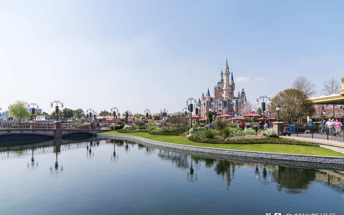 上海迪士尼游客破千万，年收入70亿，但为啥上海本地人却不愿去？